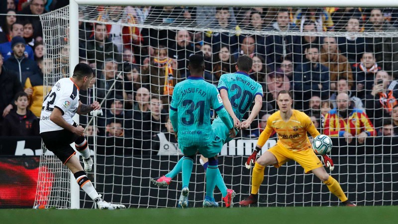 tuong thuat valencia 2-0 barca vong 21 la liga 22h ngay 25/1 hinh 2