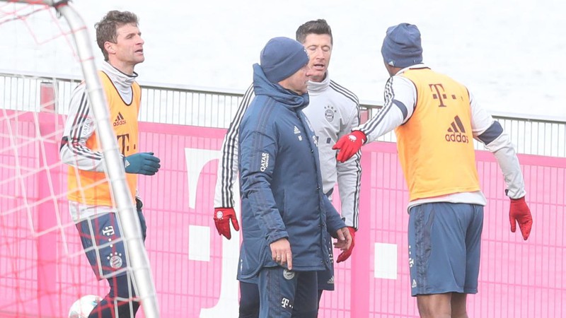 boateng va goretzka au da trong buoi tap cua bayern munich hinh 1