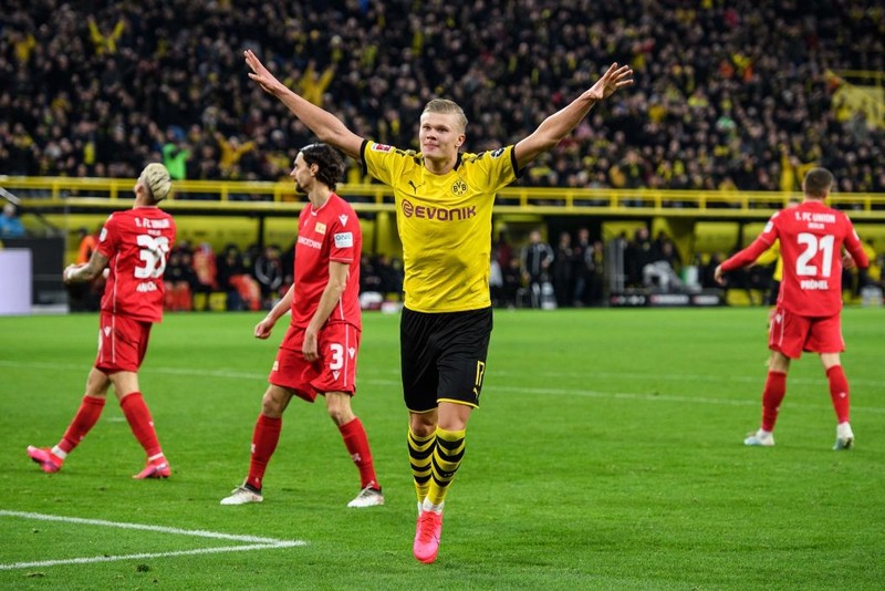 erling haaland tiep tuc "gay sot" tai bundesliga hinh 1