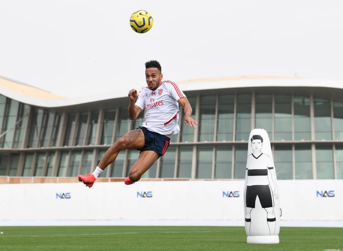 tranh thu ky nghi dong, arsenal di "du lich" sa mac o uae hinh 6