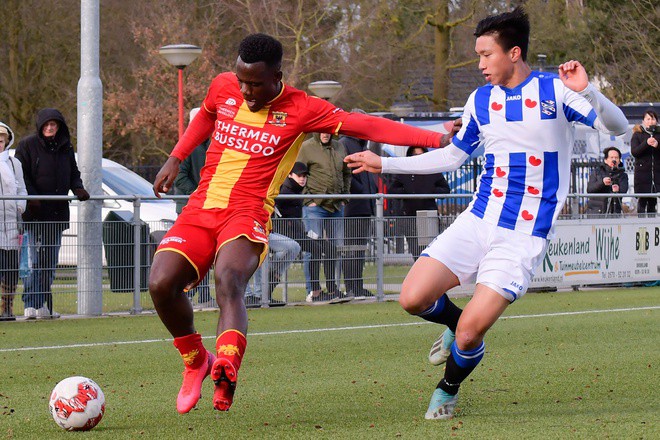 anh: van hau the hien kha nang o vi tri trung ve tai heerenveen hinh 3