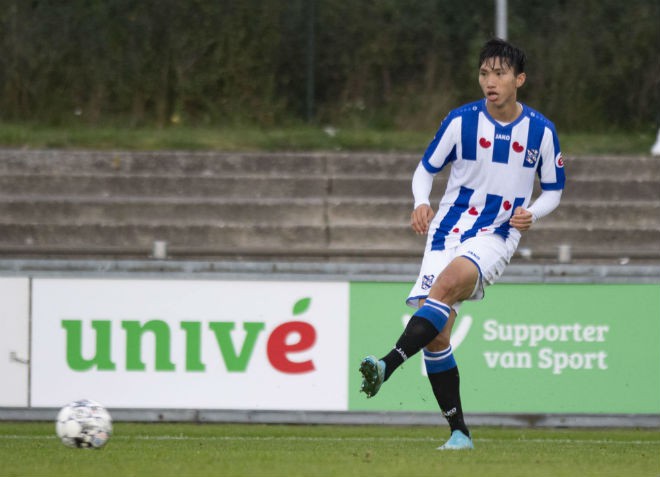 anh: van hau the hien kha nang o vi tri trung ve tai heerenveen hinh 4