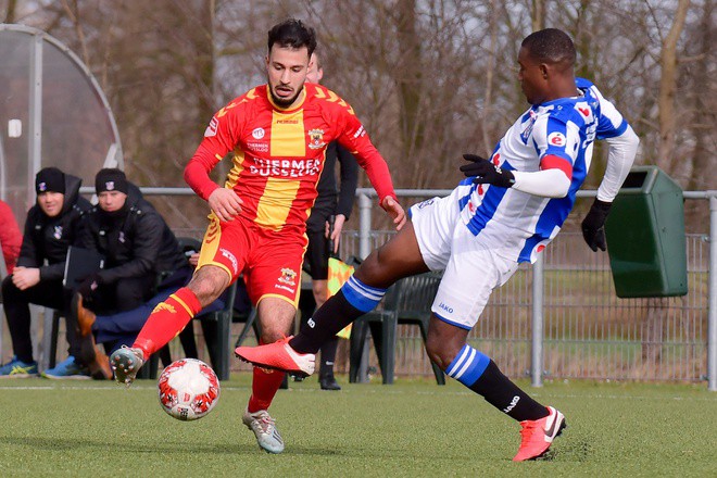 anh: van hau the hien kha nang o vi tri trung ve tai heerenveen hinh 5