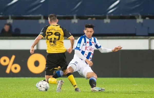 anh: van hau the hien kha nang o vi tri trung ve tai heerenveen hinh 6