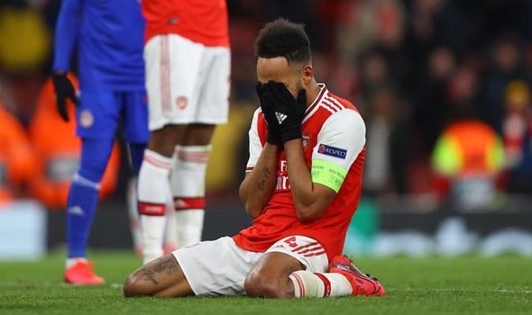 tuong thuat ket qua arsenal 1-2 olympiakos vong 1/16 europa league 3h ngay 28/2 hinh 1