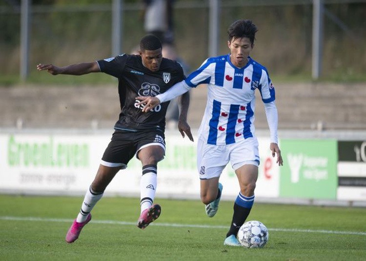 van hau chan thuong trong tran dau cua jong heerenveen  hinh 1