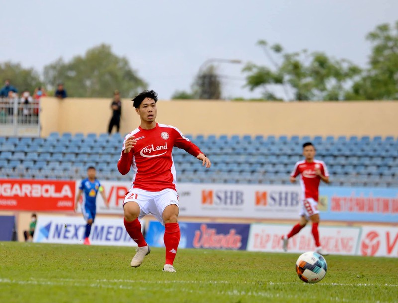 kien tao ngay vong 1 v-league, cong phuong duoc khen ngoi het loi  hinh 1