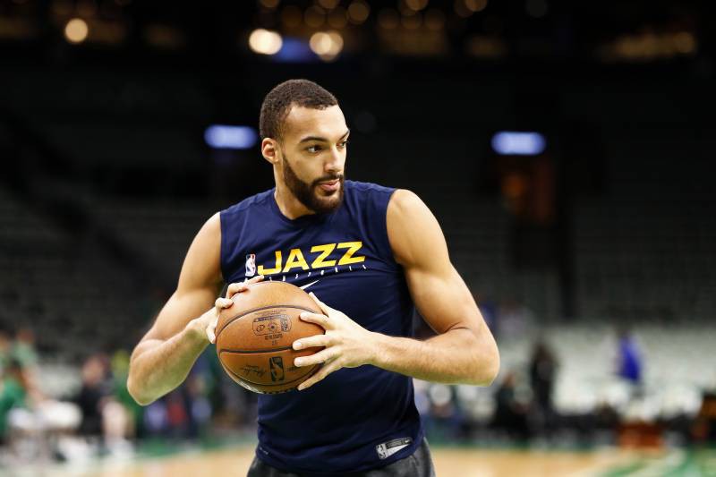 giai bong ro nba bi de doa khi co vdv mac covid-19 hinh 1