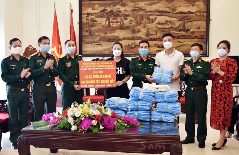 que ngoc hai, tien dung va dan sao viettel hanh dong phong chong covid-19 hinh 7