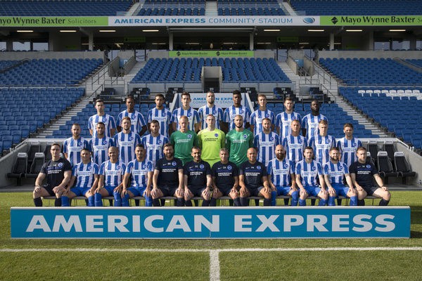them mot cau thu o premier league mac covid-19  hinh 1