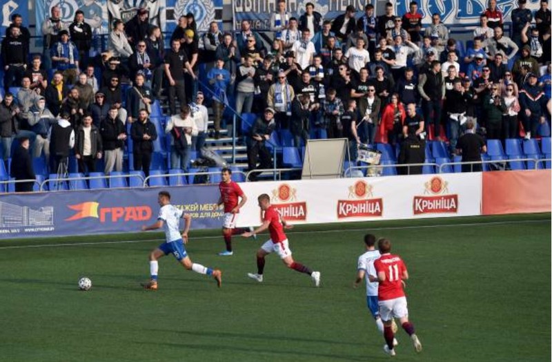 hang nghin cdv belarus di xem bong da bat chap covid-19 hinh 7