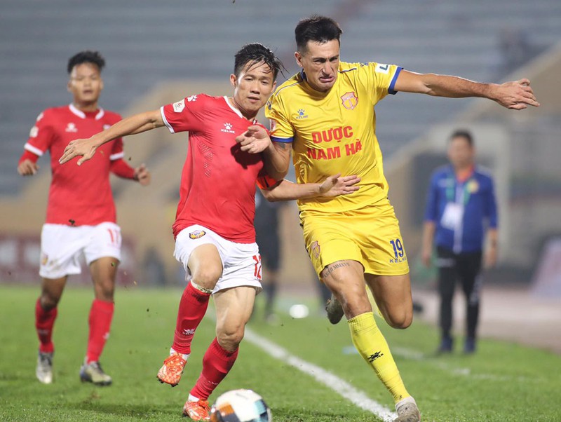 nha vo dich aff cup va nhung cau thu "gia" nhat v-league 2020 hinh 9