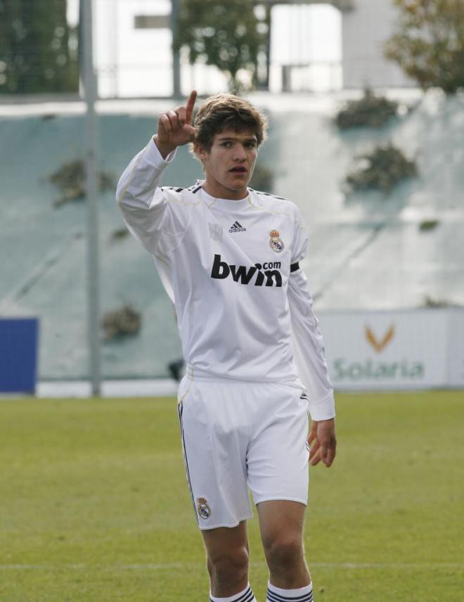 nhung cau thu co the ban "quen" da tung khoac ao real madrid hinh 10