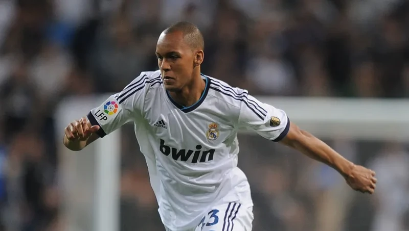 nhung cau thu co the ban "quen" da tung khoac ao real madrid hinh 9
