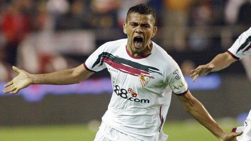 dani alves: cau be ngu nen xi mang va cau thu nhieu danh hieu nhat the gioi hinh 2