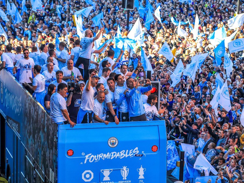 ngay nay nam xua: man city dieu hanh an mung chuc vo dich lich su hinh 1