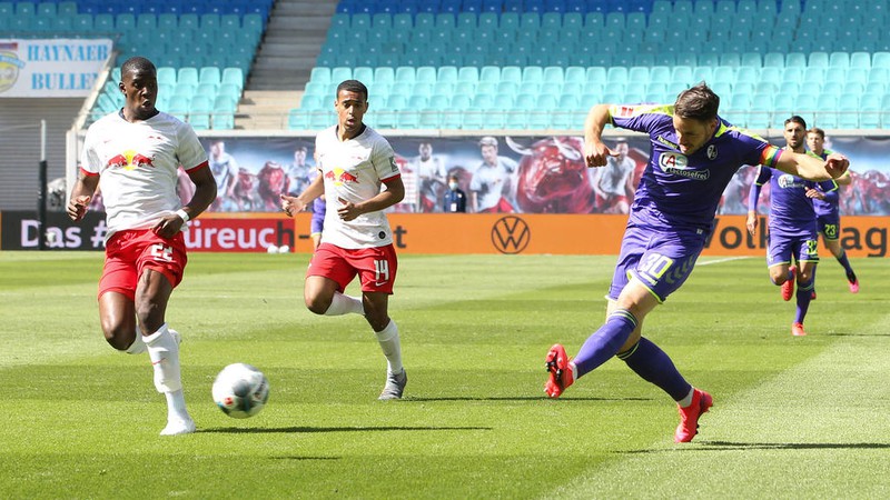 toan canh ngay bundesliga tro lai sau covid-19 hinh 5