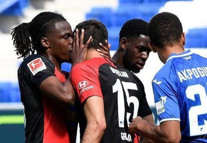 toan canh ngay bundesliga tro lai sau covid-19 hinh 6