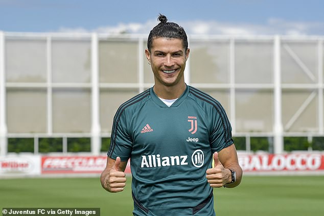 ronaldo tuoi roi trong ngay tro lai tap luyen cung juventus hinh 2