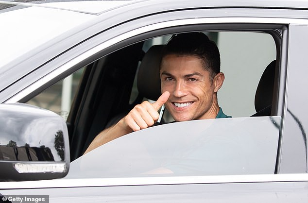 ronaldo tuoi roi trong ngay tro lai tap luyen cung juventus hinh 1