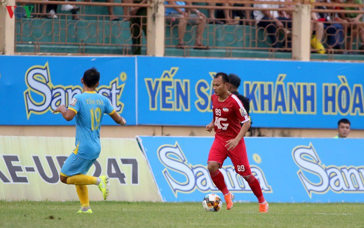 nhieu tuyen thu viet nam phai da cup qg tren san khong khan gia  hinh 1