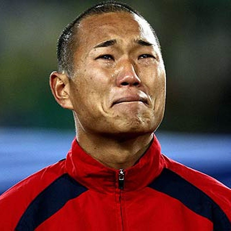 ngay nay nam xua: cau thu trieu tien bat khoc o world cup 2010  hinh 1