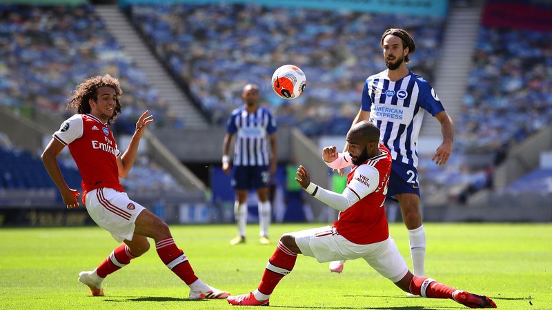 ket qua, tuong thuat brighton 2-1 arsenal vong 30 ngoai hang anh hinh 2