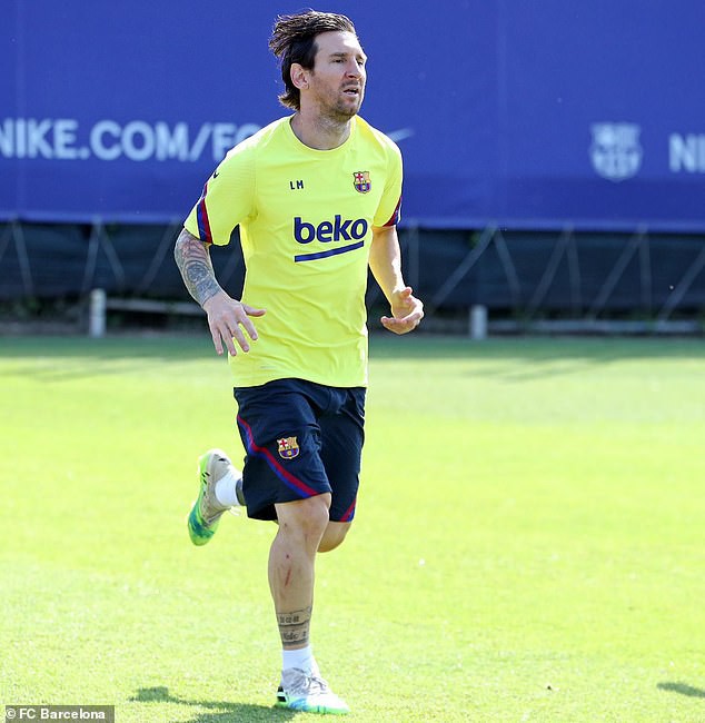 soc voi hinh anh chan phai day seo cua messi  hinh 1