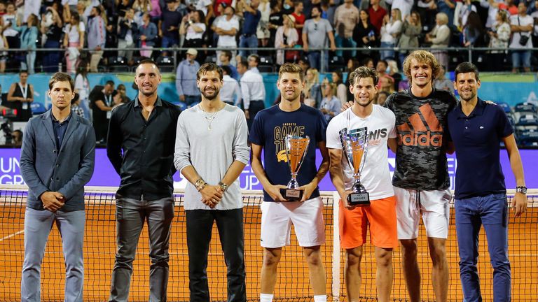 "tieu federer" mac covid-19, giai quan vot cua djokovic bi huy bo  hinh 1