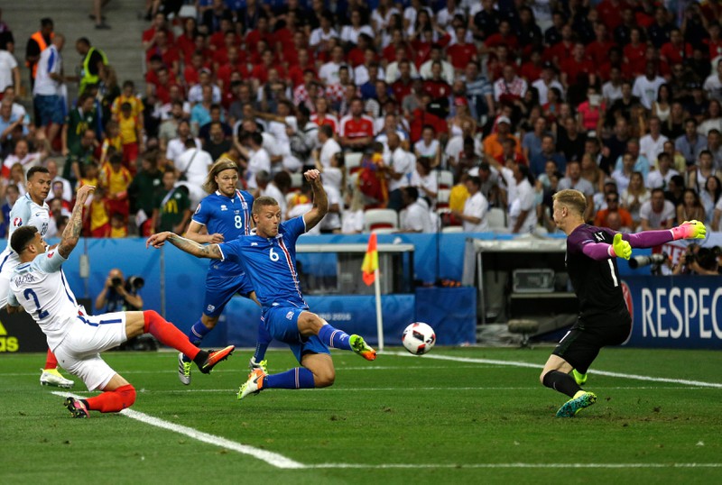 ngay nay nam xua: iceland "thang soc" dt anh, vao tu ket euro 2016  hinh 1