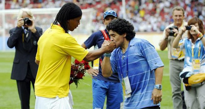 van bi quan thuc, ronaldinho da muon quay lai voi bong da dinh cao hinh 1