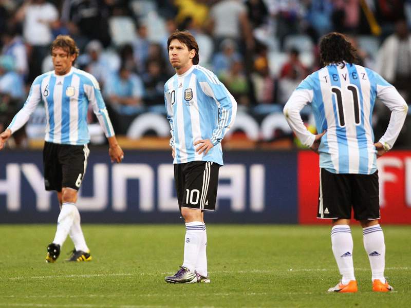 ngay nay nam xua: argentina "cua maradona" tham bai truoc nguoi duc  hinh 1