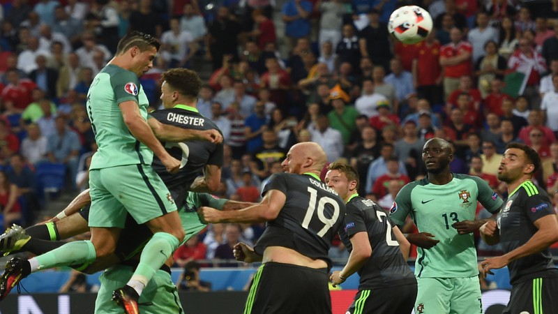 ngay nay nam xua: ronaldo dua bo dao nha vao chung ket euro 2016  hinh 1