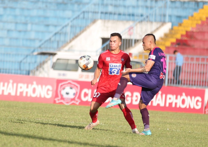 hai phong dung 3 cau thu viet kieu trong tran dau o vong 8 v-league  hinh 1