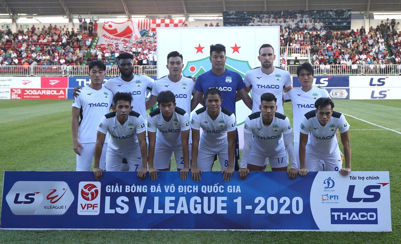 hagl "vo doi" v-league 2020 ... tren san nha  hinh 1