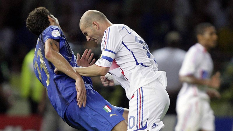 ngay nay nam xua: cu "huc dau" kinh dien cua zidane o world cup 2006  hinh 1