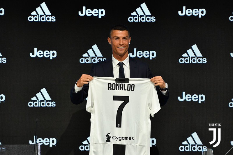 ngay nay nam xua: ronaldo chinh thuc cap ben juventus  hinh 1
