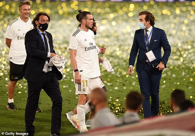 gareth bale "dung dung" nhin dong doi o real an mung vo dich la liga hinh 1