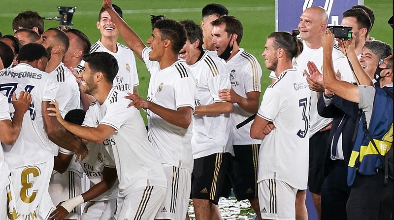gareth bale "dung dung" nhin dong doi o real an mung vo dich la liga hinh 4