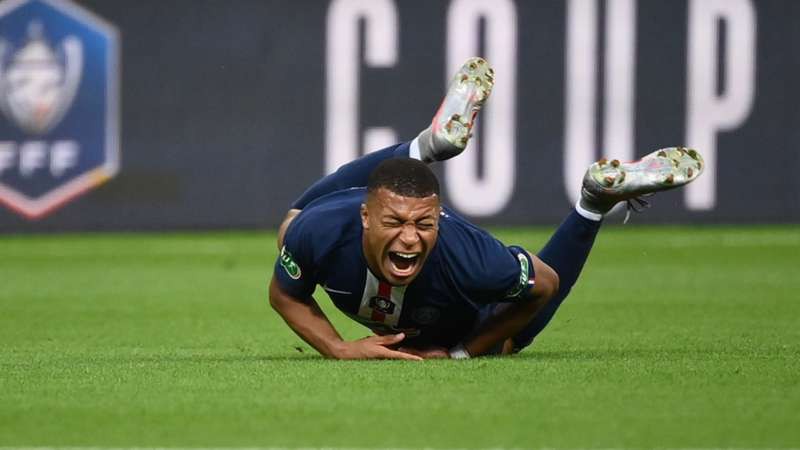 mbappe chan thuong "kinh hoang" ngay psg vo dich cup qg phap hinh 1