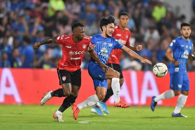 thai league chua the tro lai, bong da thai lan roi vao khung hoang  hinh 1