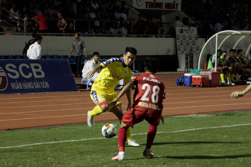 ngay nay nam xua: clb tphcm va ha noi fc tao nen tran dau kho tin hinh 1