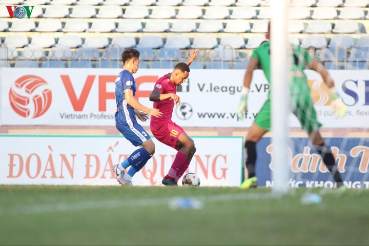tro ly hlv tung den benh vien c da nang, ca clb quang nam phai cach ly hinh 1