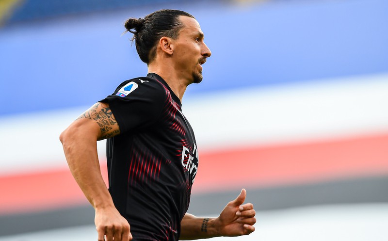 ibrahimovic ghi ban lien tuc, chi con kem ronaldo va messi  hinh 1