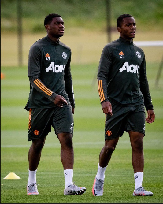 dan sao mu tro lai tap luyen huong toi muc tieu vo dich europa league hinh 9