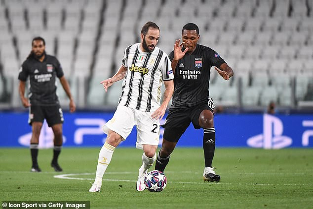 juventus cai to doi hinh duoi "trieu dai" pirlo: nhung cai ten dau tien ra di hinh 1