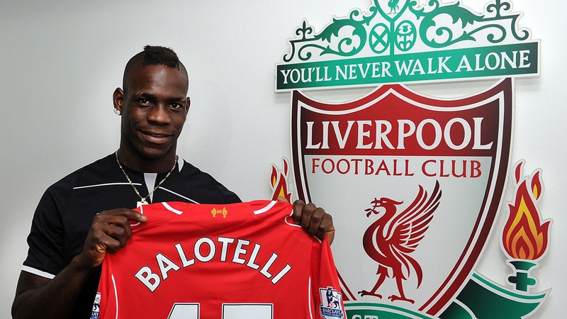 ngay nay nam xua: "sao xit" balotelli gia nhap liverpool  hinh 1