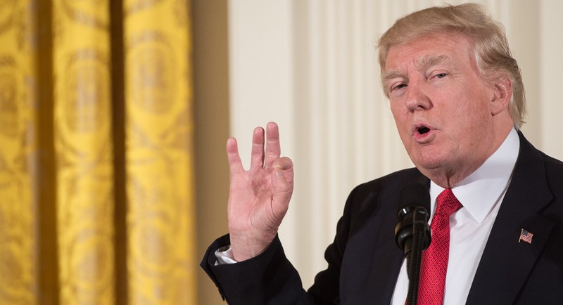 luan toi tong thong my: trump chi trich pelosi, to dang dan chu doi tra hinh 1