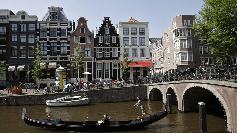 ha lan chinh thuc tu bo ten goi "holland" hinh 1
