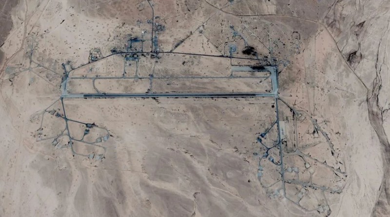 israel khong kich san bay quan su syria hinh 1
